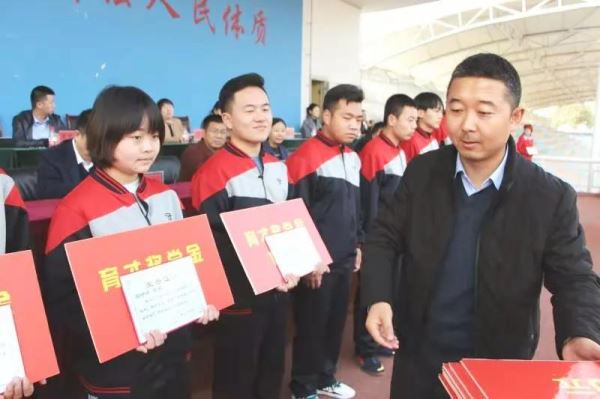 以华邦之力 筑学子之梦——华邦建投集团连续十年奖励优秀学子